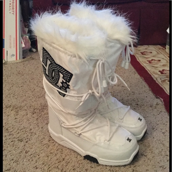 dc moon boots